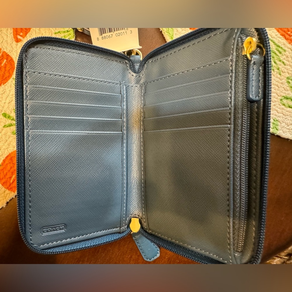 Authentic Coach Wallet - Picture 5 of 8